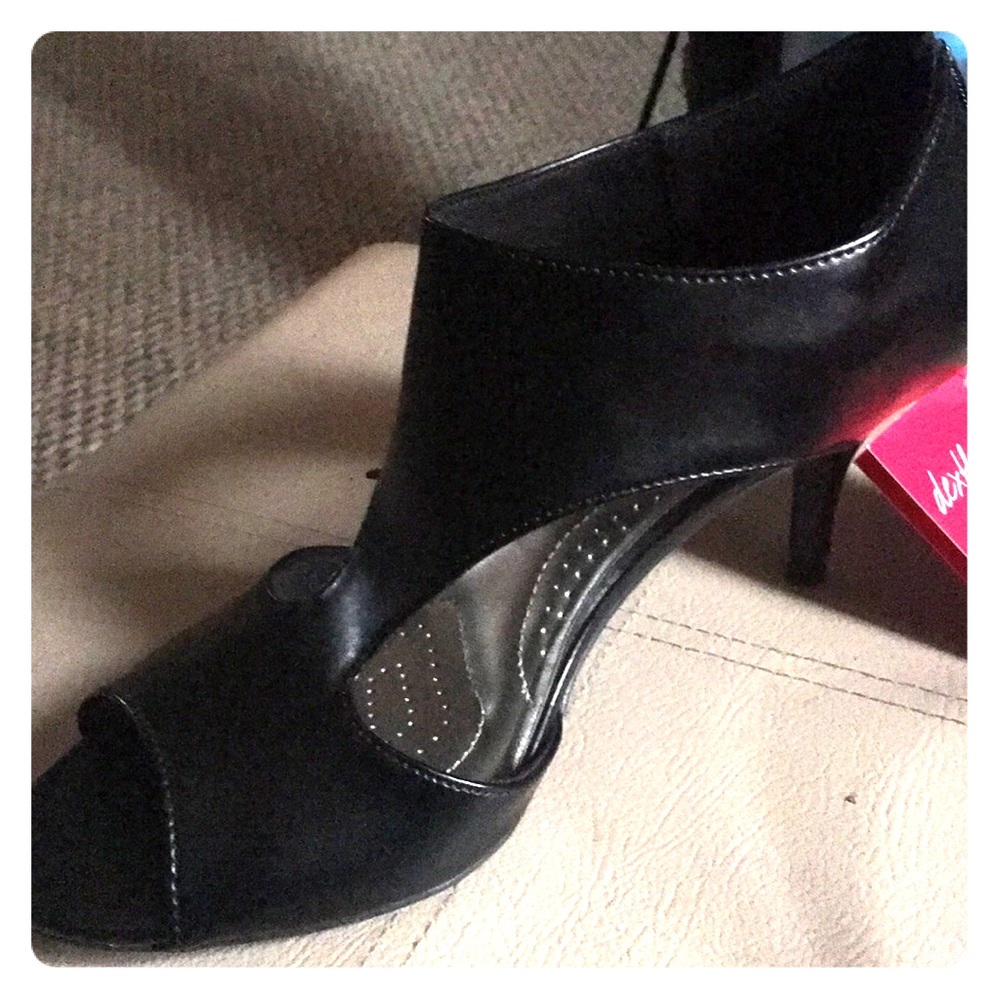 Size 9 shoes never worn